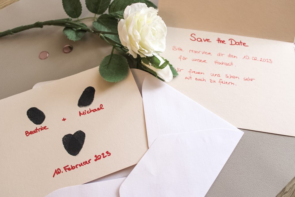 DIY Save the Date Karten mit Fingerabdrücken