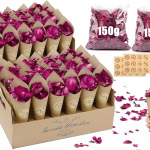 Rosenblütenkonfetti und Kraftpapierkegel